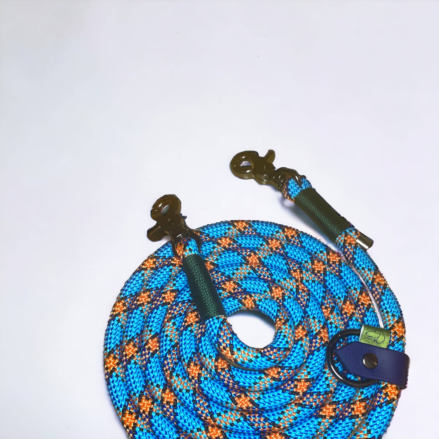 Close-up of Green Dog’s Monkey Blue Summer Edition handsfree dog lead, featuring premium Monkey Blue nylon rope and forest green binding.