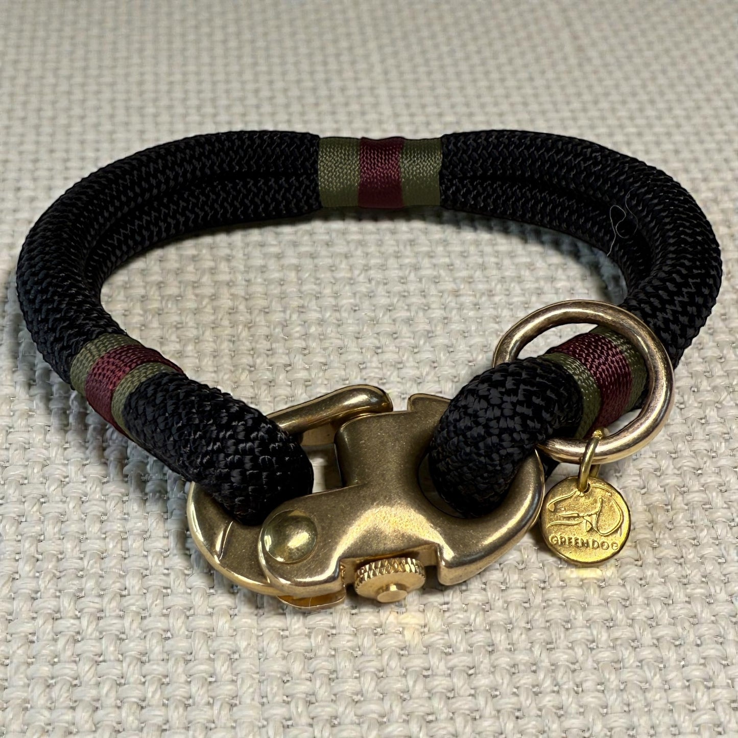 A front view of the greenwich yarn midnight rope dog collar
