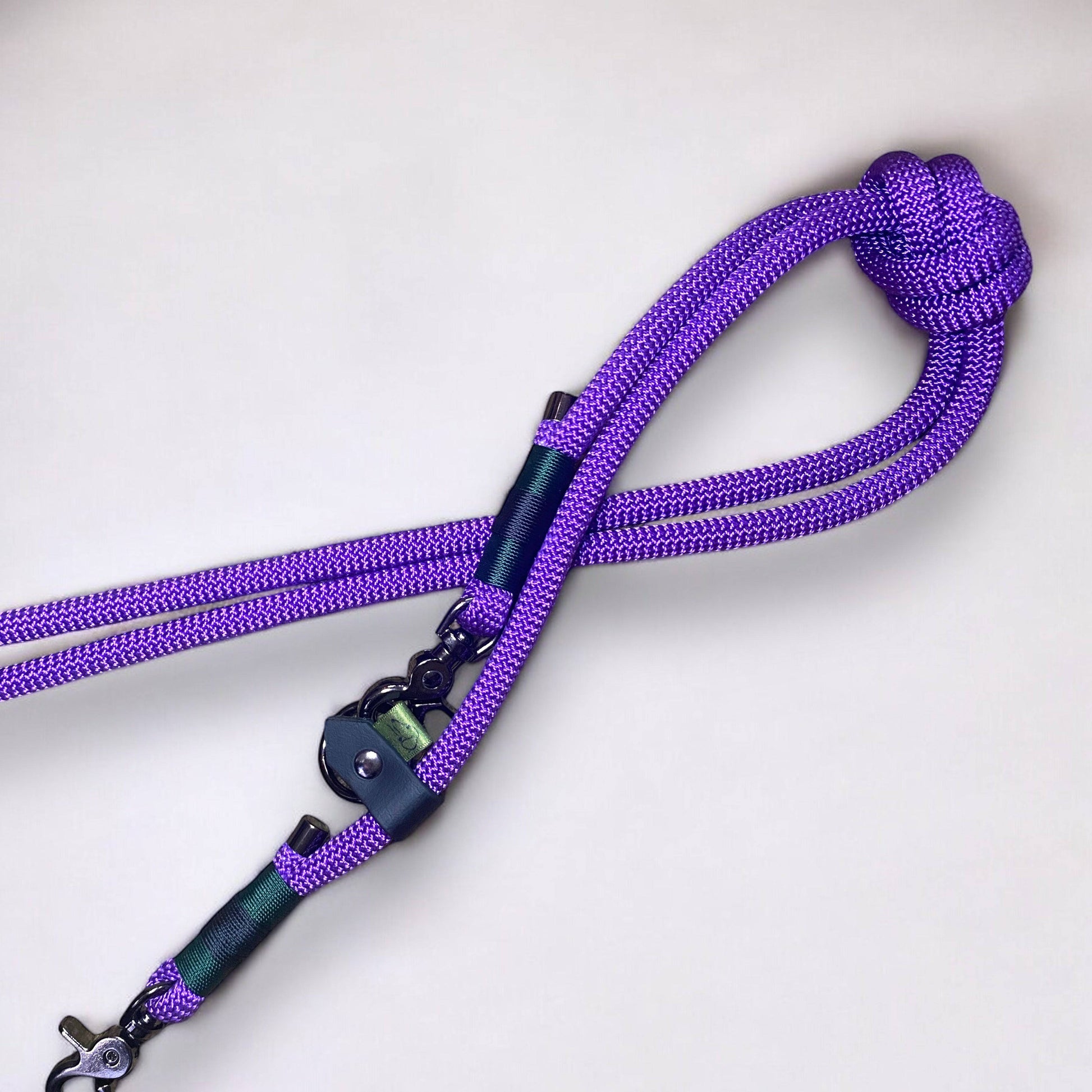 Close-up of the Centre Court handsfree rope dog lead with Alpine Green and Deep Purple colourway and custom hardware.