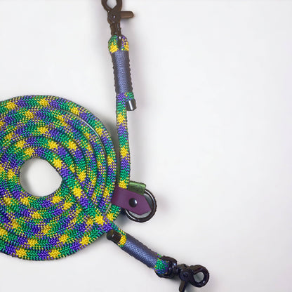 Close-up of the Nala Green Summer Edition handsfree dog lead featuring Nala Green nylon rope, charcoal grey binding, and maroon BioThane slider.