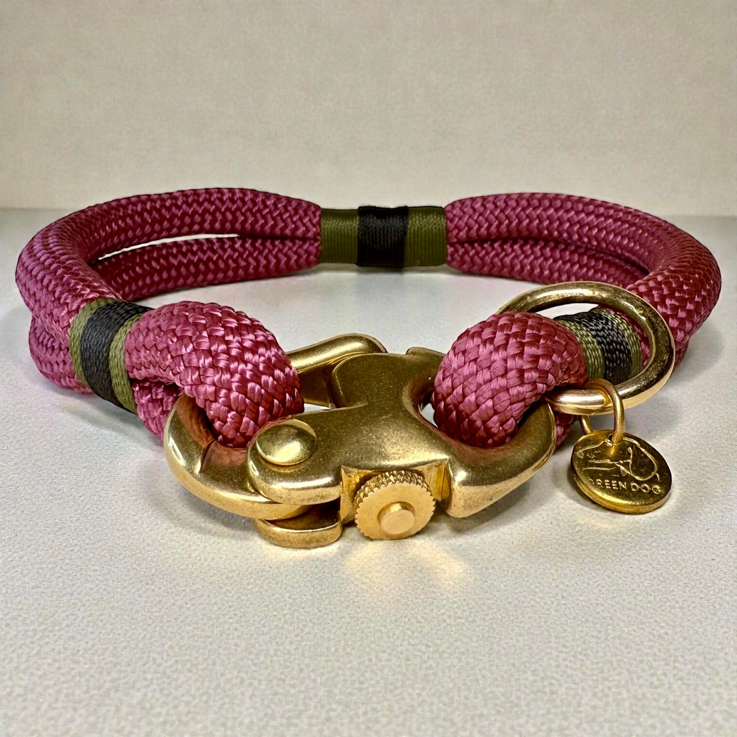 Front view of the greenwich yarn Bordeaux edition rope dog collar with Maroon rope, olive drab and black bound detail and brass fittings 