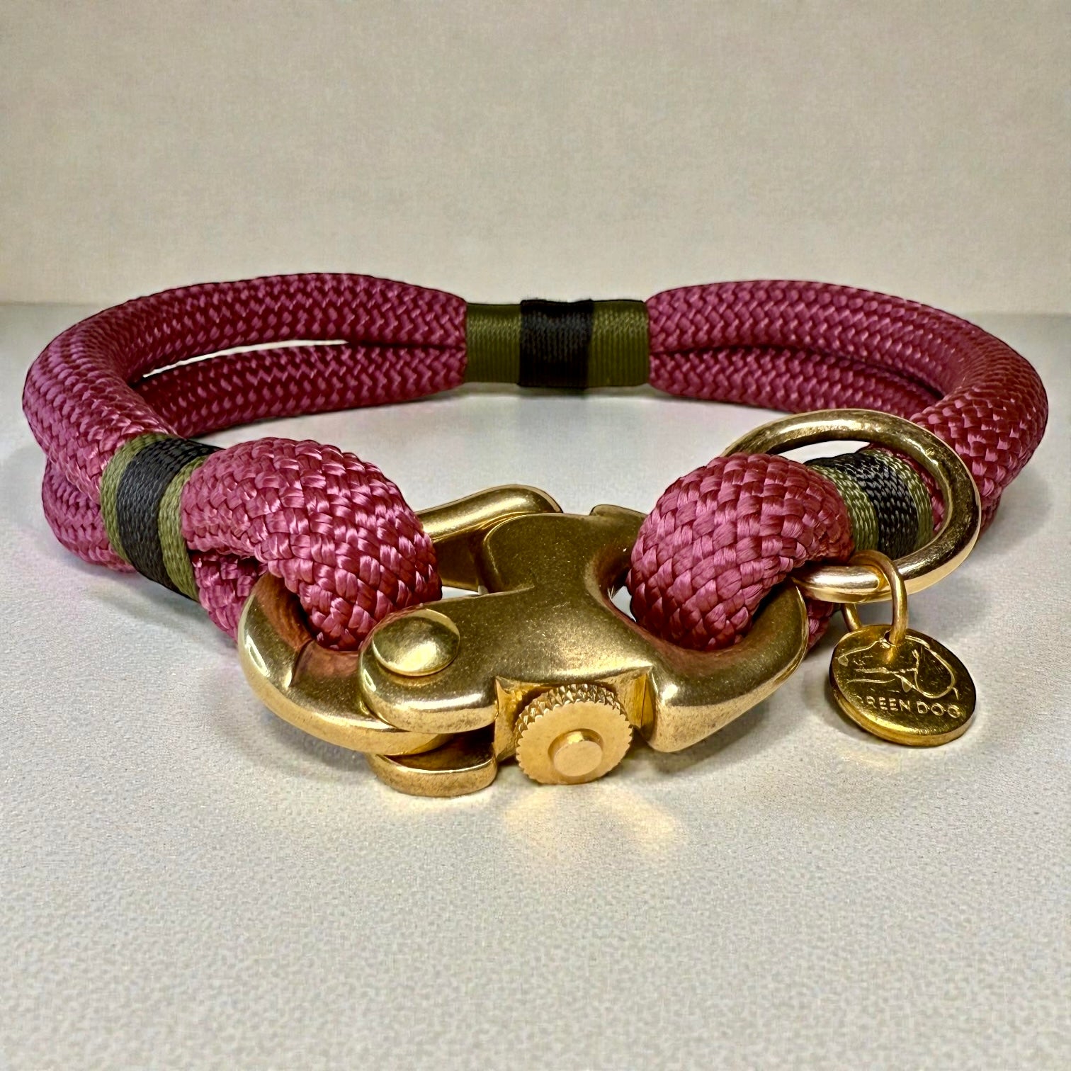 Front view of the greenwich yarn dog collar Bordeaux edition with Maroon rope, olive drab and black bound detail and brass fittings 