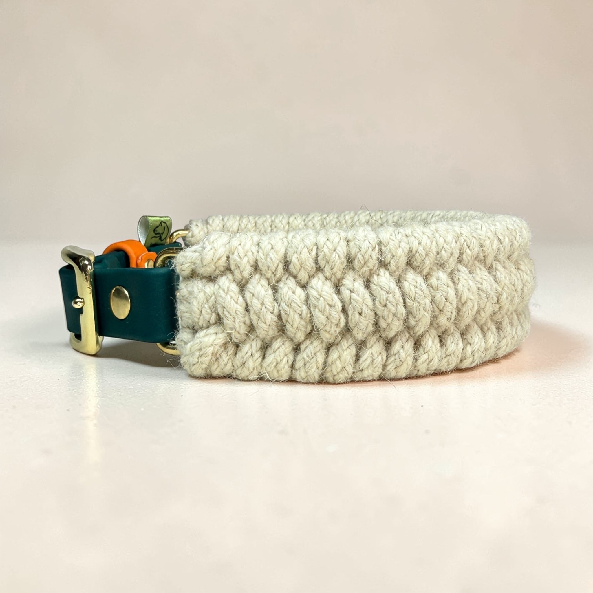 Close-up of Dingley heritage wool weave texture on the Dingley Hybrid dog collar — cream British wool 4-row wide weave with hunter green BioThane strap and solid brass buckle, handmade in Oxford